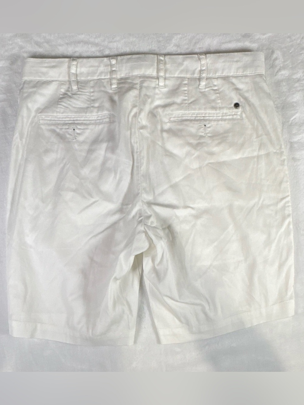 Peter Millar White Golf Shorts Men’s Size 33 Flat Front Casual Performance - Picture 2 of 6